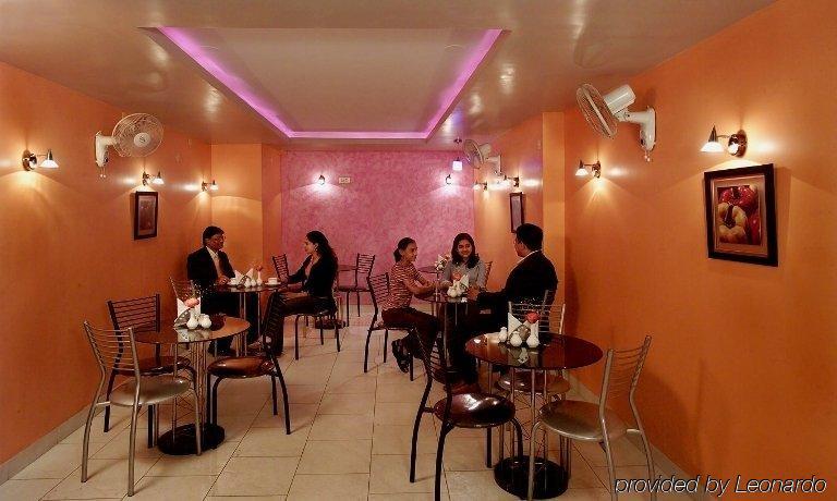 Hotel Housez43 Kalküta Restoran fotoğraf